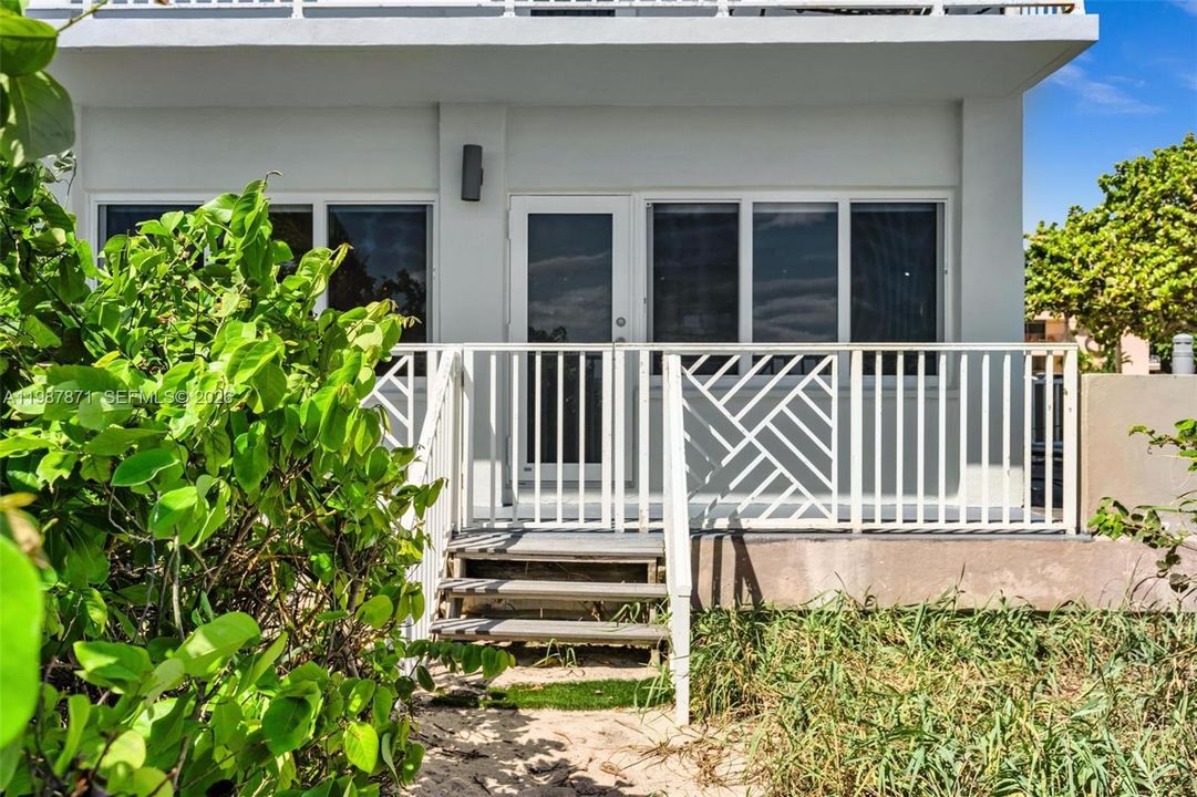 Active With Contract: $3,000 (1 beds, 1 baths, 730 Square Feet)