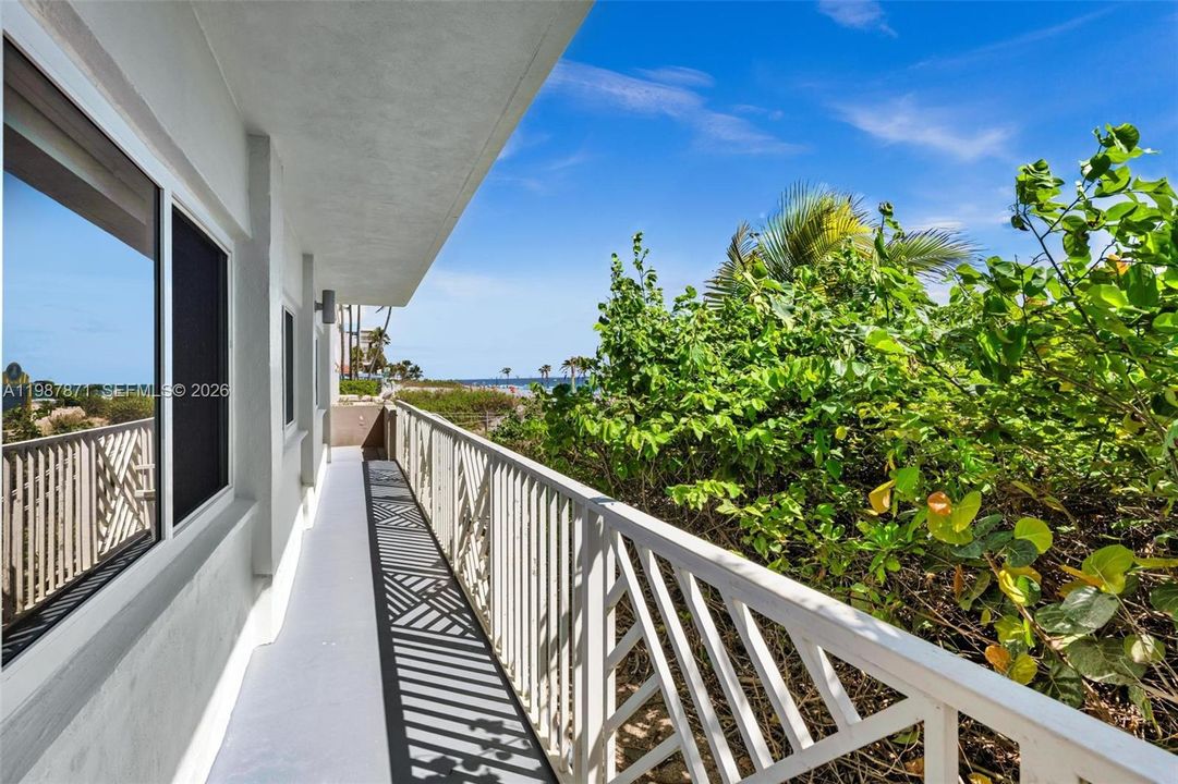 Active With Contract: $3,000 (1 beds, 1 baths, 730 Square Feet)
