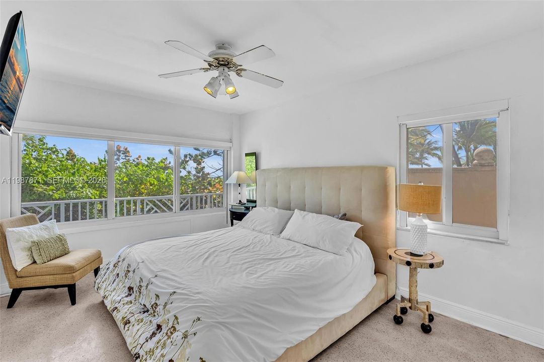 Active With Contract: $3,000 (1 beds, 1 baths, 730 Square Feet)