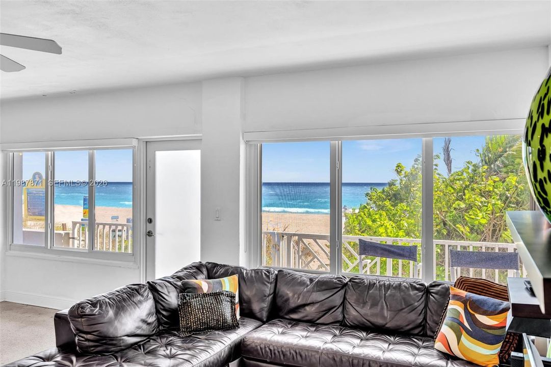 Active With Contract: $3,000 (1 beds, 1 baths, 730 Square Feet)