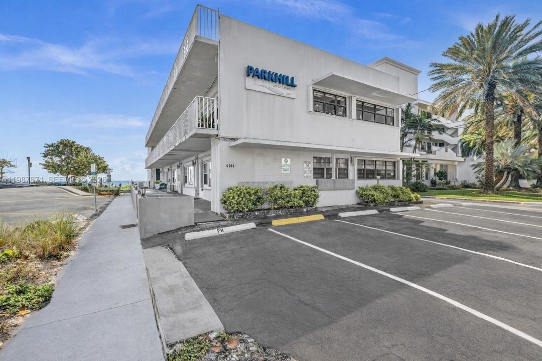 Active With Contract: $3,000 (1 beds, 1 baths, 730 Square Feet)