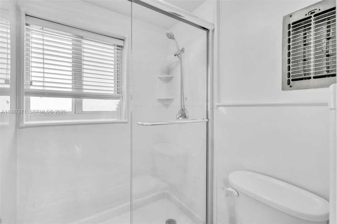 Active With Contract: $3,000 (1 beds, 1 baths, 730 Square Feet)
