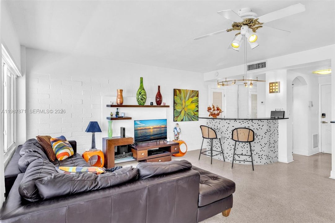 Active With Contract: $3,000 (1 beds, 1 baths, 730 Square Feet)