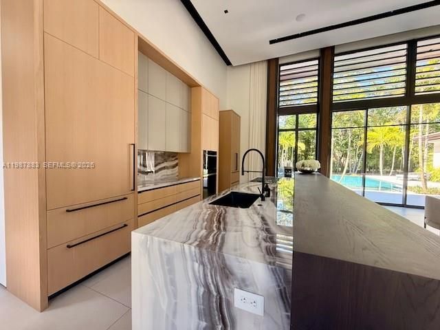 En Venta: $13,999,999 (7 camas, 7 baños, 6345 Pies cuadrados)