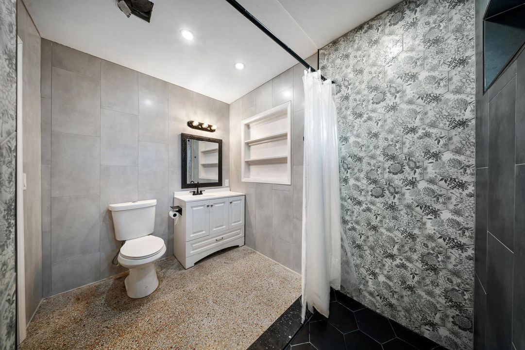 Unit B Bathroom