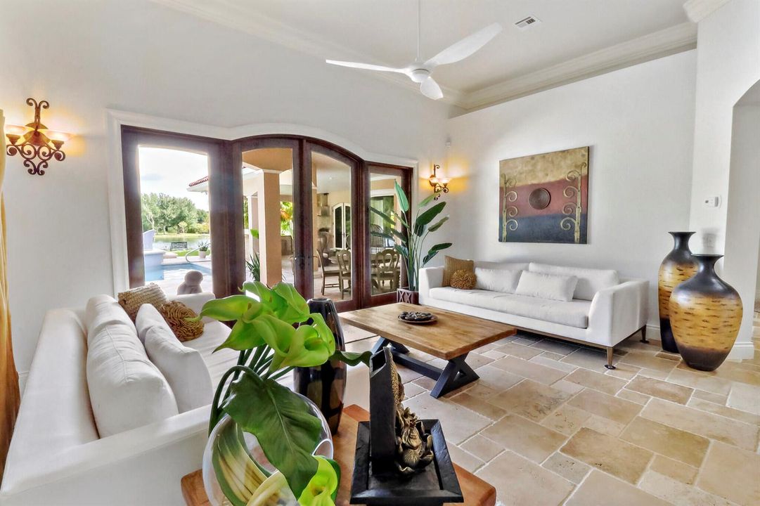 6 Living Area (2)