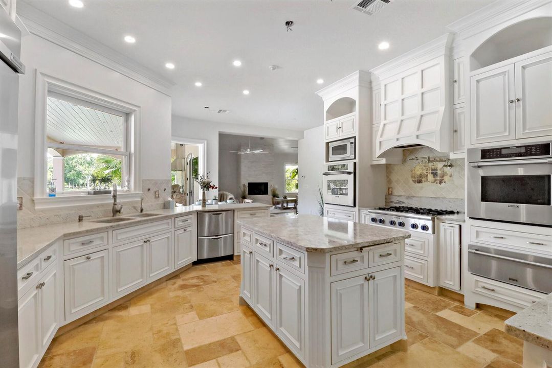 7 Kitchen (1)