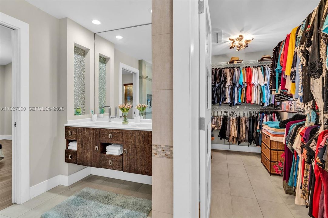Recently Sold: $829,000 (4 beds, 3 baths, 2096 Square Feet)