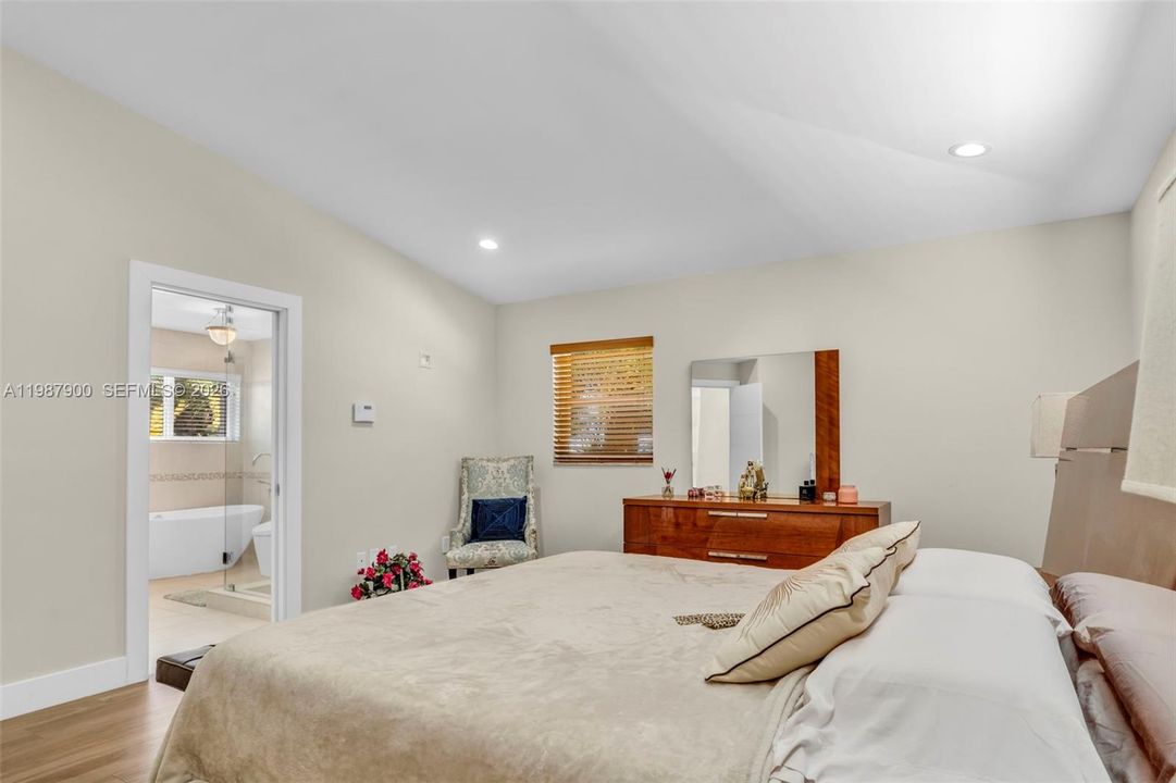 Recently Sold: $829,000 (4 beds, 3 baths, 2096 Square Feet)