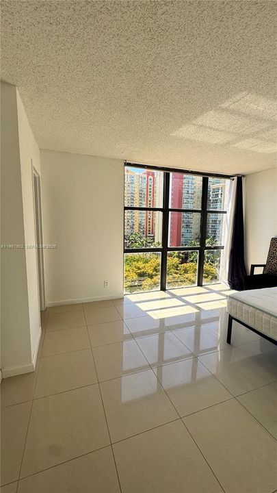 For Sale: $310,000 (2 beds, 2 baths, 894 Square Feet)
