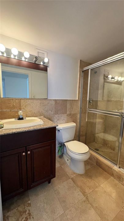For Sale: $310,000 (2 beds, 2 baths, 894 Square Feet)