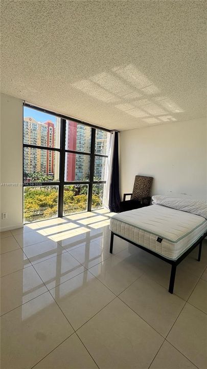 For Sale: $310,000 (2 beds, 2 baths, 894 Square Feet)