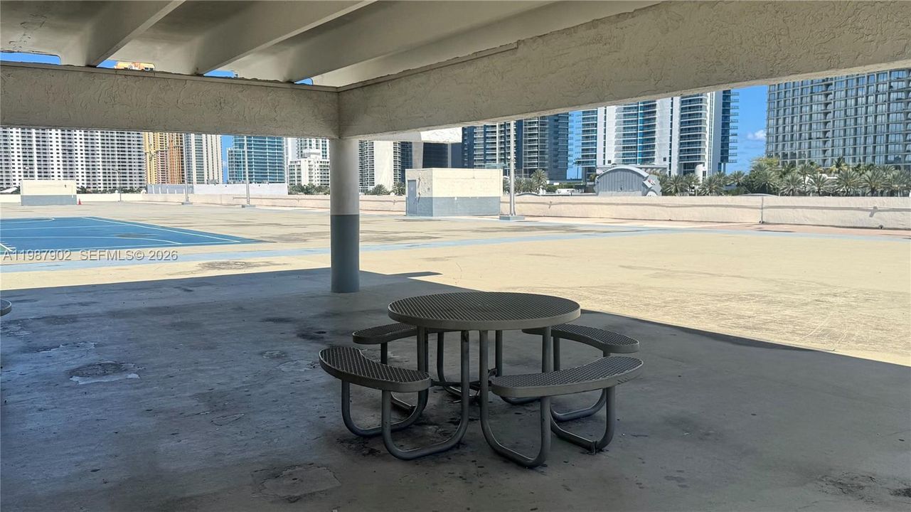 For Sale: $310,000 (2 beds, 2 baths, 894 Square Feet)
