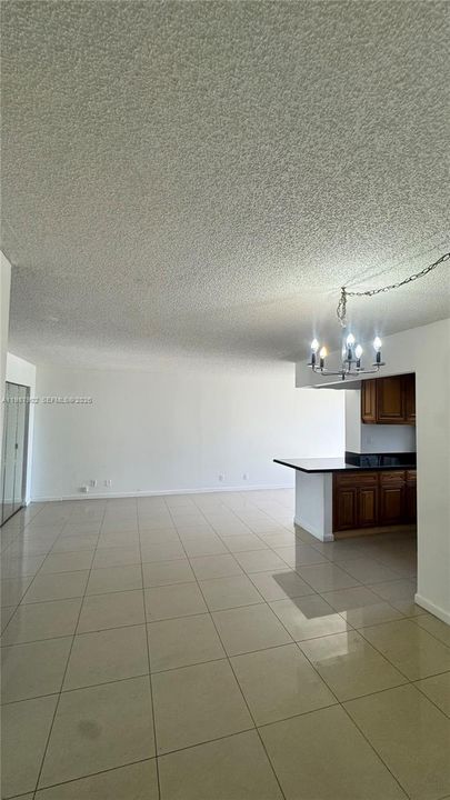 For Sale: $310,000 (2 beds, 2 baths, 894 Square Feet)