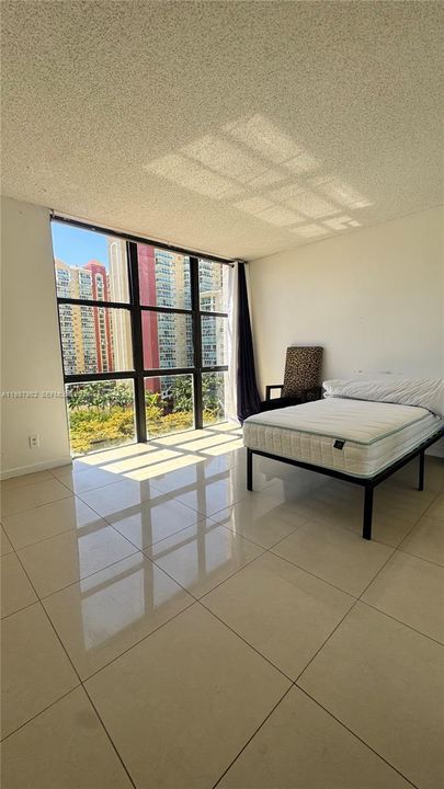 For Sale: $310,000 (2 beds, 2 baths, 894 Square Feet)