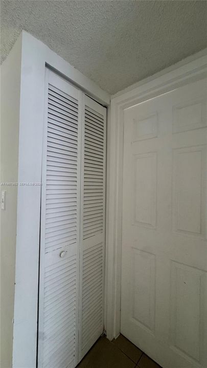 For Sale: $310,000 (2 beds, 2 baths, 894 Square Feet)