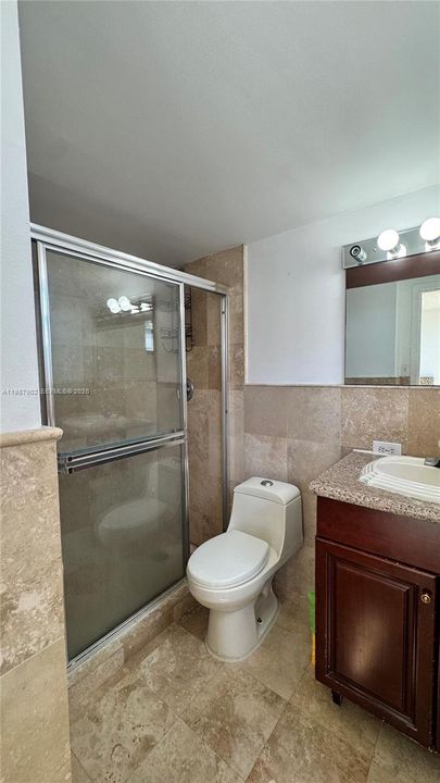 For Sale: $310,000 (2 beds, 2 baths, 894 Square Feet)