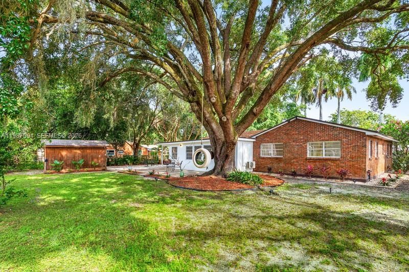На продажу: $649,900 (5 спален, 3 ванн, 1990 Квадратных фут)