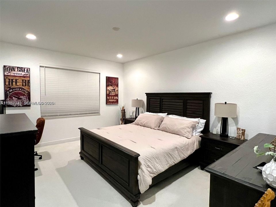 En Venta: $670,000 (3 camas, 2 baños, 1939 Pies cuadrados)