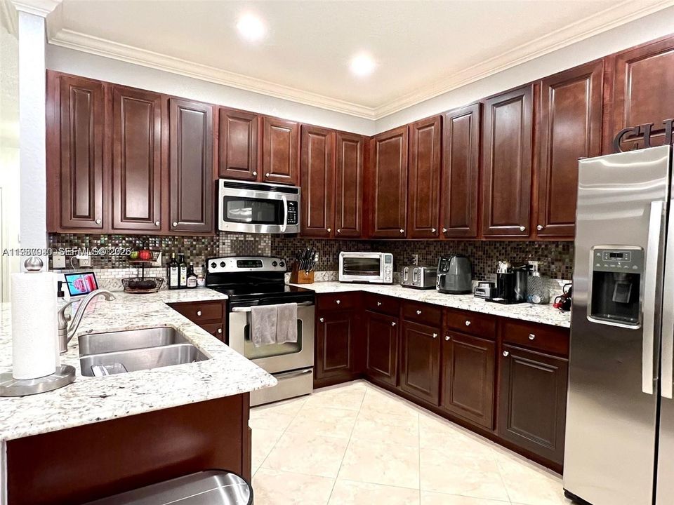 En Venta: $670,000 (3 camas, 2 baños, 1939 Pies cuadrados)