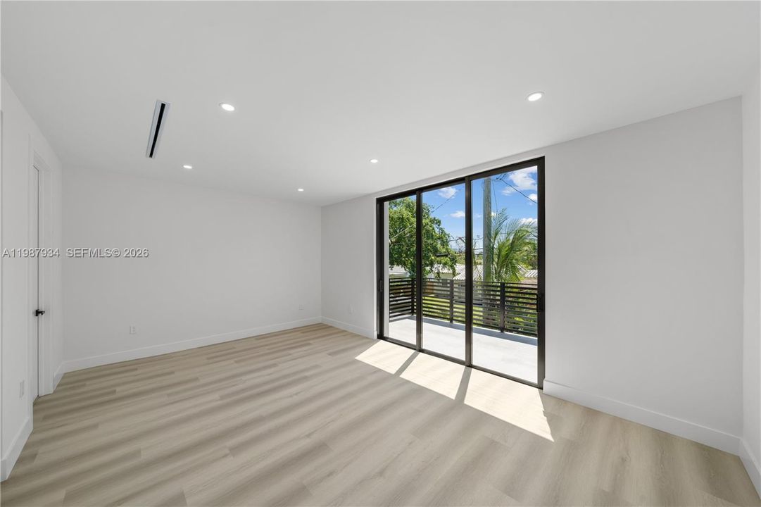 En Venta: $2,499,000 (5 camas, 3 baños, 3056 Pies cuadrados)