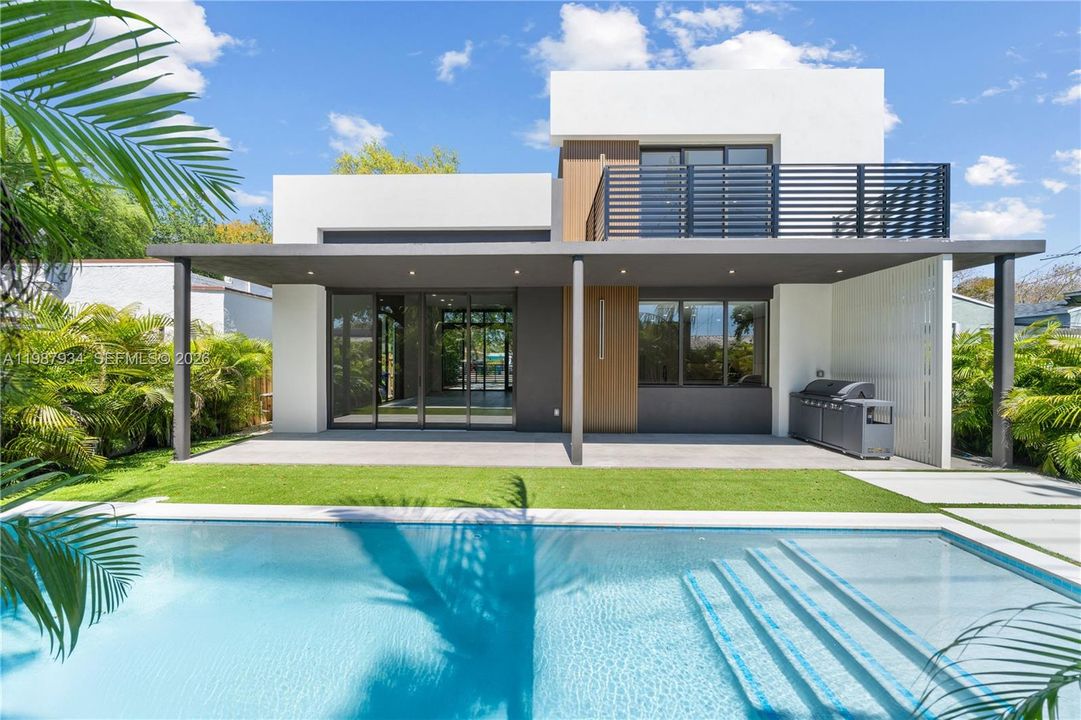 En Venta: $2,499,000 (5 camas, 3 baños, 3056 Pies cuadrados)