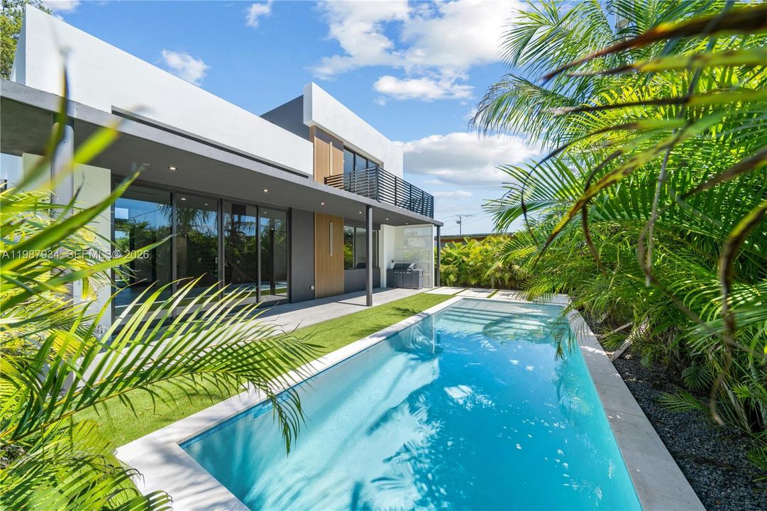 En Venta: $2,499,000 (5 camas, 3 baños, 3056 Pies cuadrados)