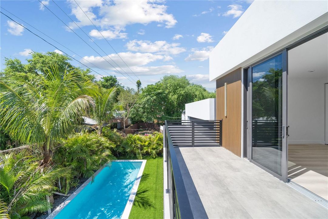En Venta: $2,499,000 (5 camas, 3 baños, 3056 Pies cuadrados)