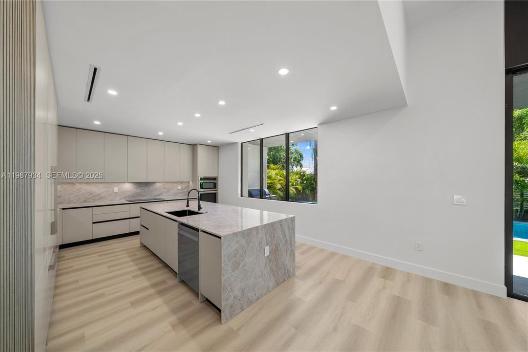 En Venta: $2,499,000 (5 camas, 3 baños, 3056 Pies cuadrados)