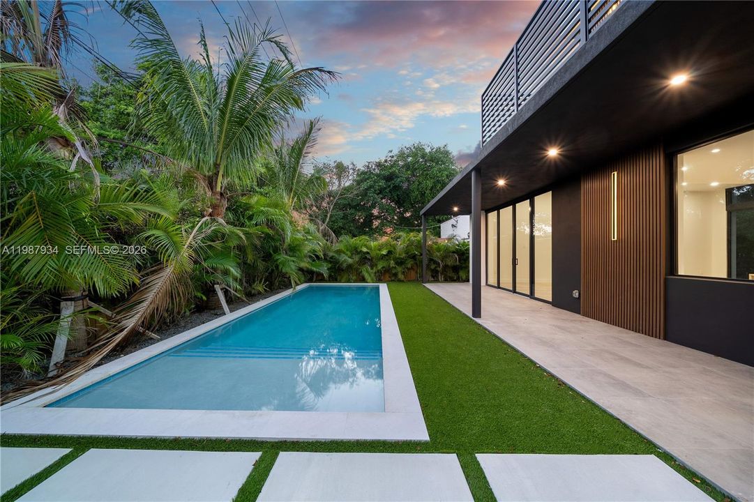 En Venta: $2,499,000 (5 camas, 3 baños, 3056 Pies cuadrados)