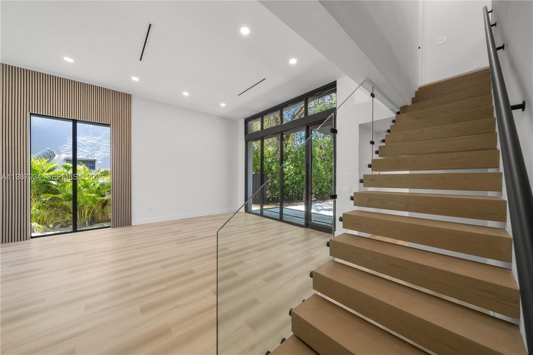 En Venta: $2,499,000 (5 camas, 3 baños, 3056 Pies cuadrados)