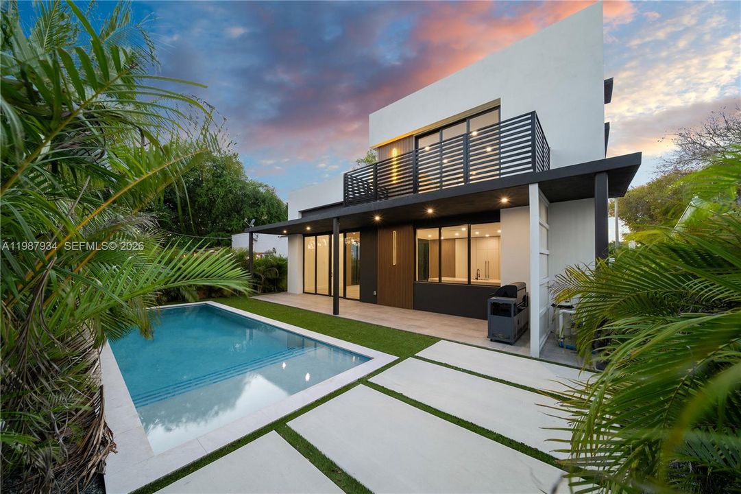 En Venta: $2,499,000 (5 camas, 3 baños, 3056 Pies cuadrados)