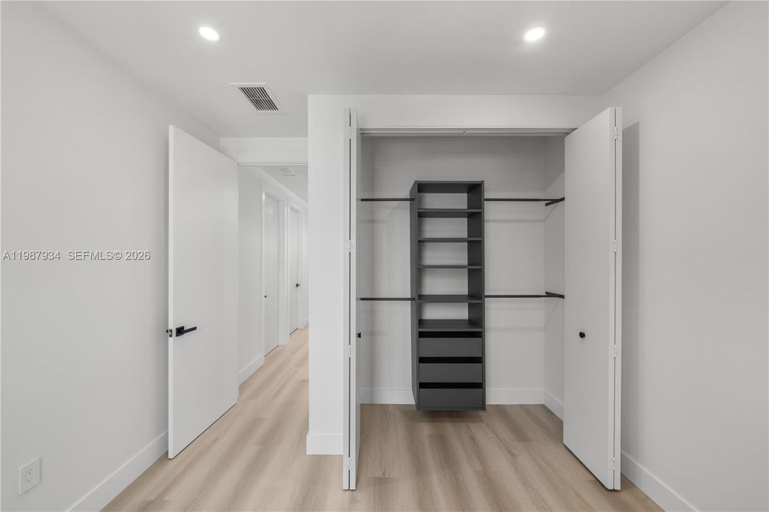 En Venta: $2,499,000 (5 camas, 3 baños, 3056 Pies cuadrados)