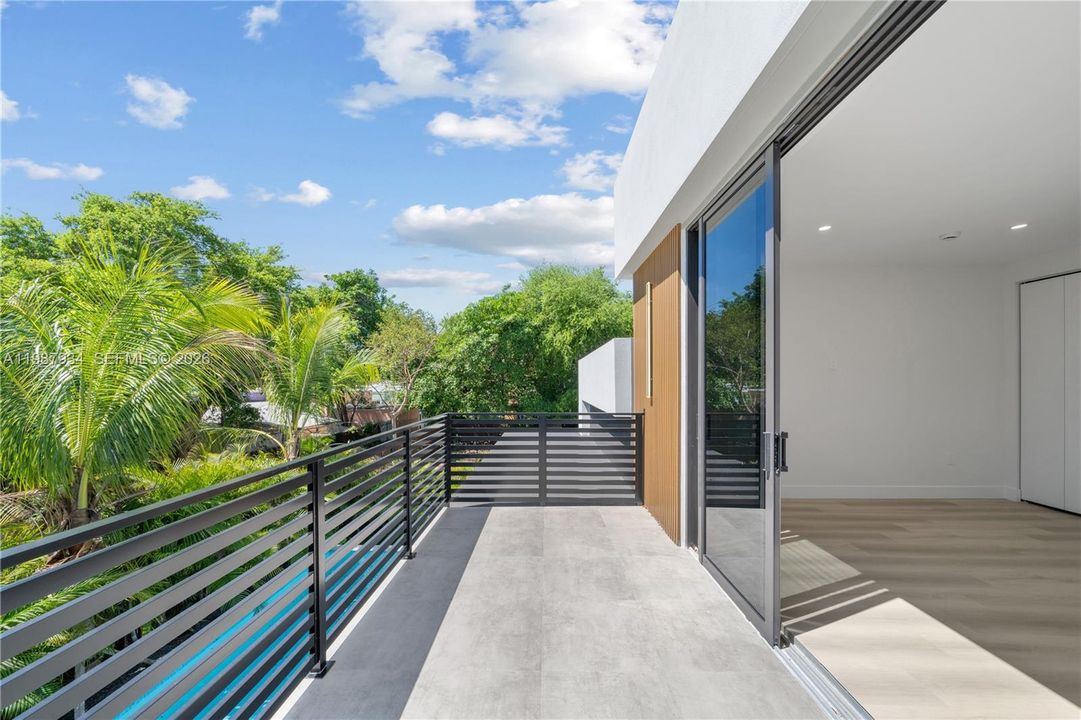 En Venta: $2,499,000 (5 camas, 3 baños, 3056 Pies cuadrados)