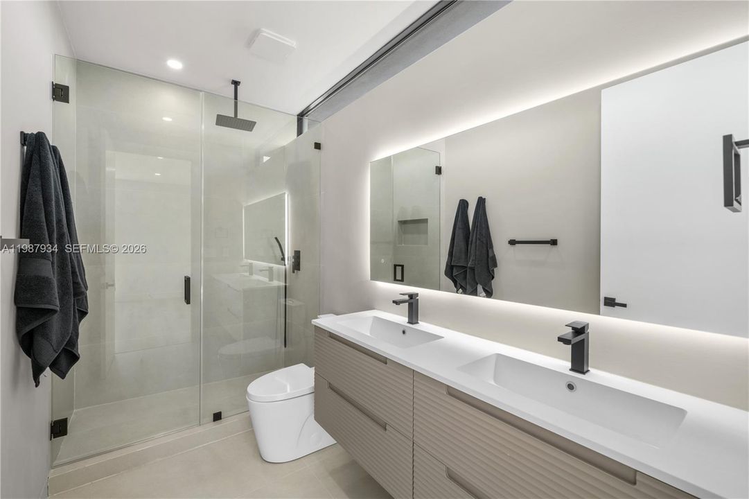 En Venta: $2,499,000 (5 camas, 3 baños, 3056 Pies cuadrados)