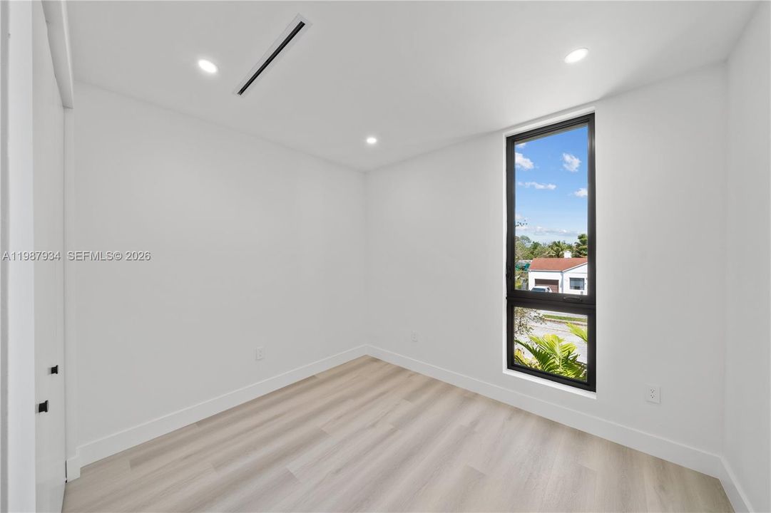 En Venta: $2,499,000 (5 camas, 3 baños, 3056 Pies cuadrados)