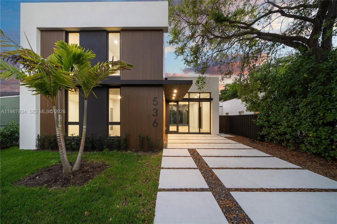 En Venta: $2,499,000 (5 camas, 3 baños, 3056 Pies cuadrados)