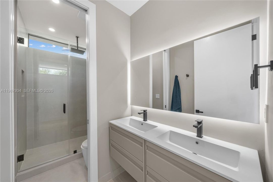 En Venta: $2,499,000 (5 camas, 3 baños, 3056 Pies cuadrados)