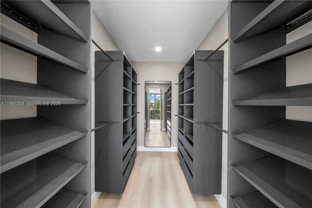 En Venta: $2,499,000 (5 camas, 3 baños, 3056 Pies cuadrados)