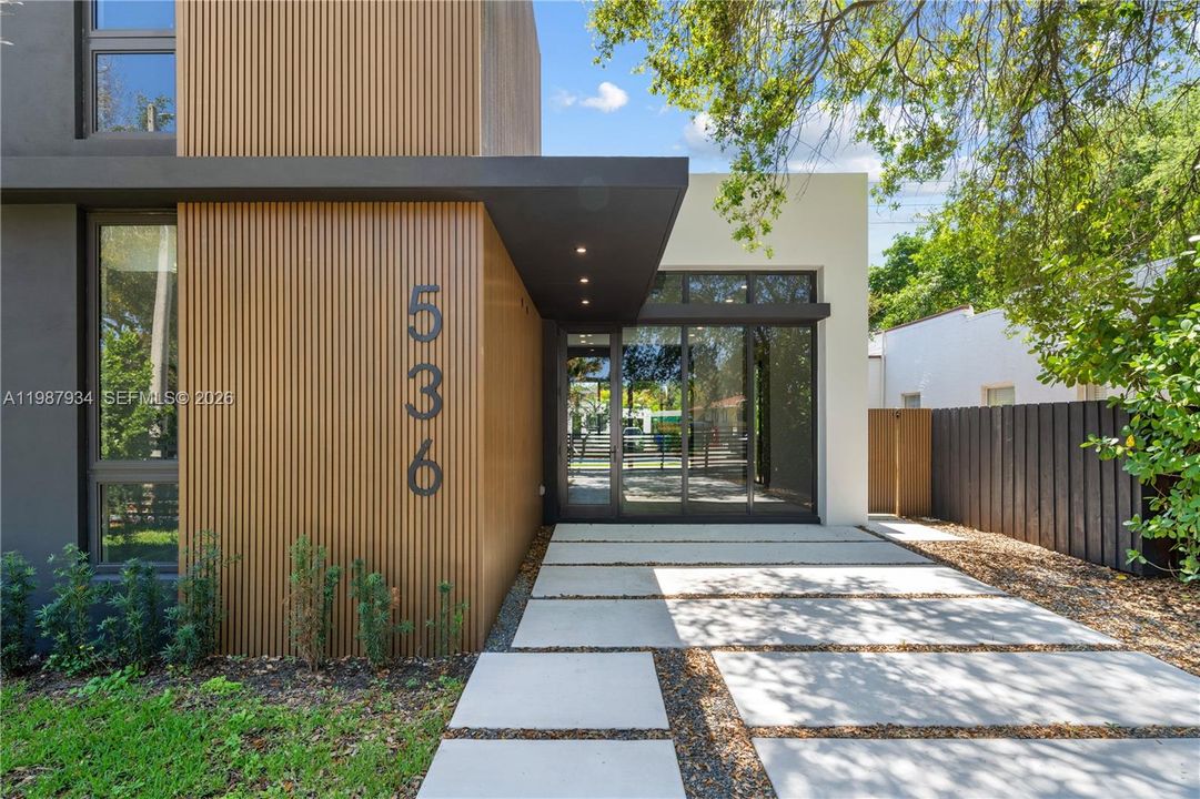 En Venta: $2,499,000 (5 camas, 3 baños, 3056 Pies cuadrados)