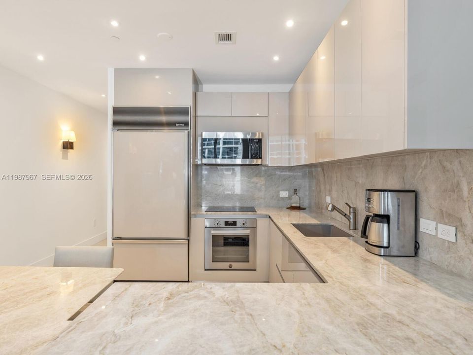 Active With Contract: $9,500 (2 beds, 2 baths, 1255 Square Feet)