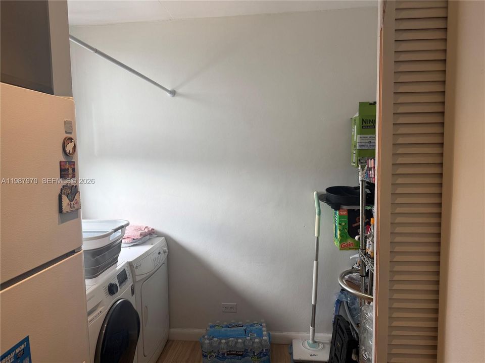 En Venta: $239,000 (2 camas, 2 baños, 1083 Pies cuadrados)