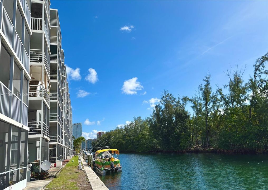 En Venta: $239,000 (2 camas, 2 baños, 1083 Pies cuadrados)