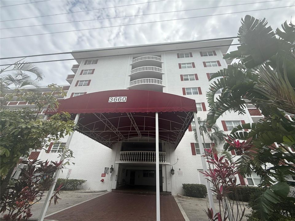 En Venta: $239,000 (2 camas, 2 baños, 1083 Pies cuadrados)