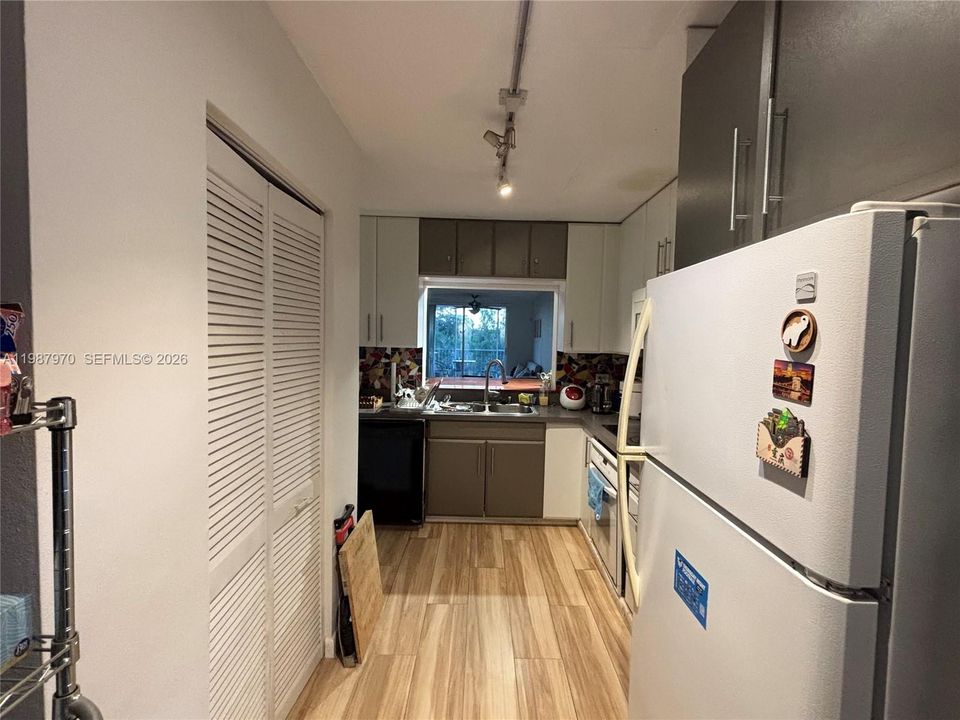 En Venta: $239,000 (2 camas, 2 baños, 1083 Pies cuadrados)