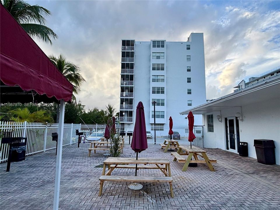 En Venta: $239,000 (2 camas, 2 baños, 1083 Pies cuadrados)
