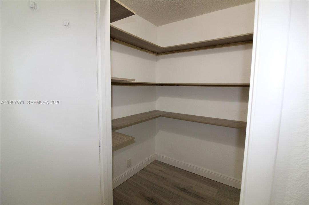 На продажу: $499,990 (3 спален, 2 ванн, 1785 Квадратных фут)