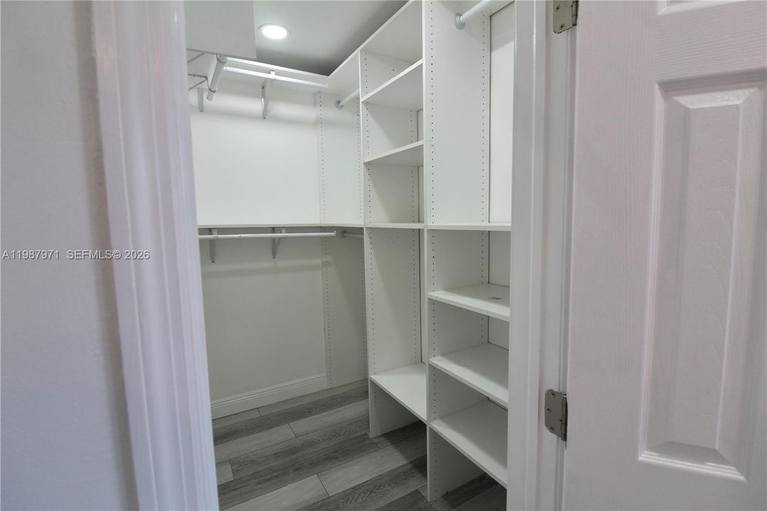 На продажу: $499,990 (3 спален, 2 ванн, 1785 Квадратных фут)