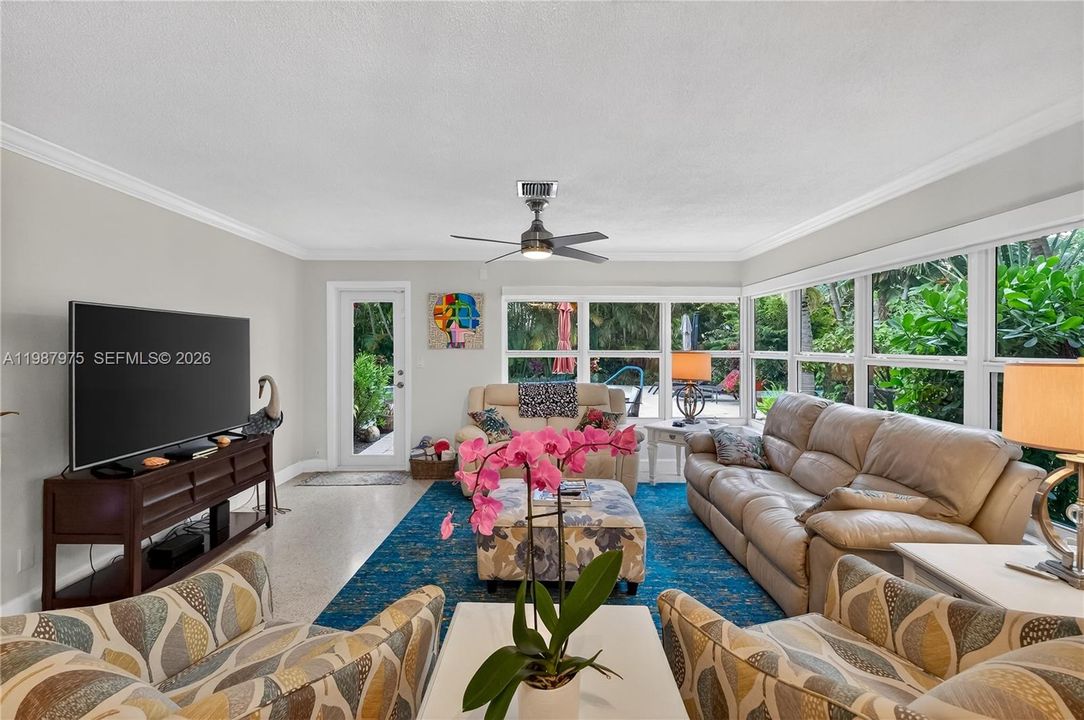 En Venta: $945,000 (3 camas, 2 baños, 1507 Pies cuadrados)