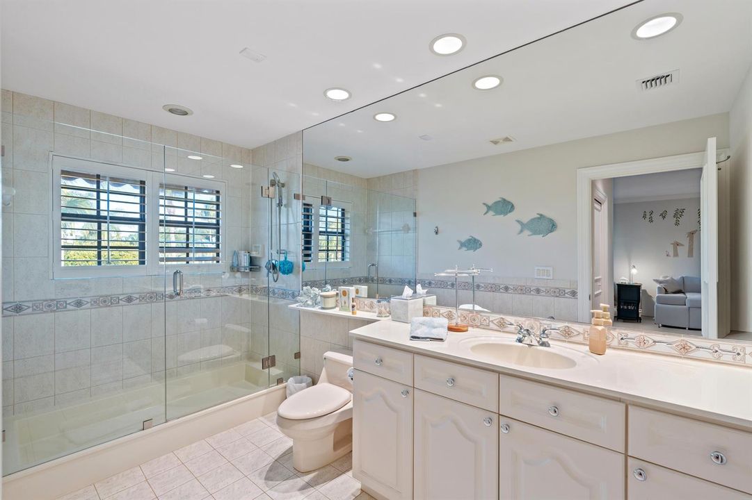 21 mls_PRIMARY_BATHROOM_DT
